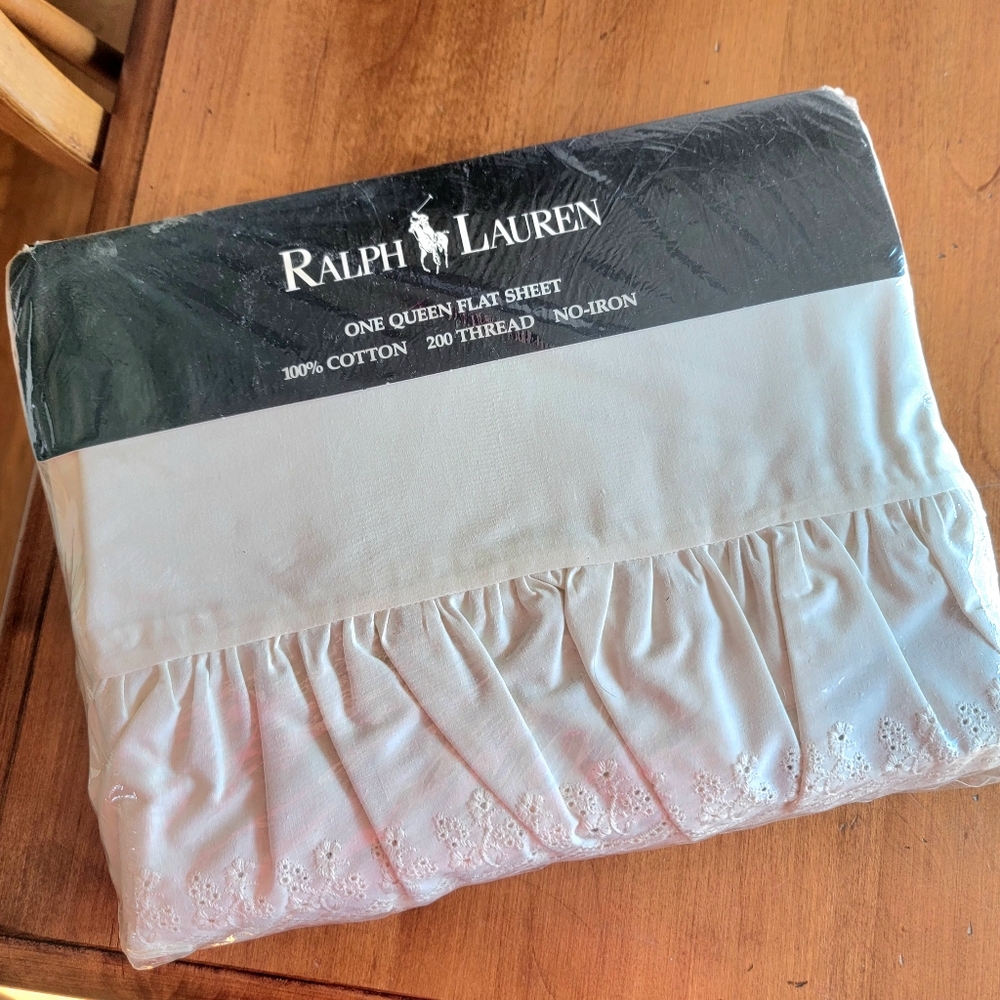 RALPH LAUREN No-iron Eyelet ruffle Queen flat sheet NEW NIP NEW OLD STOCK